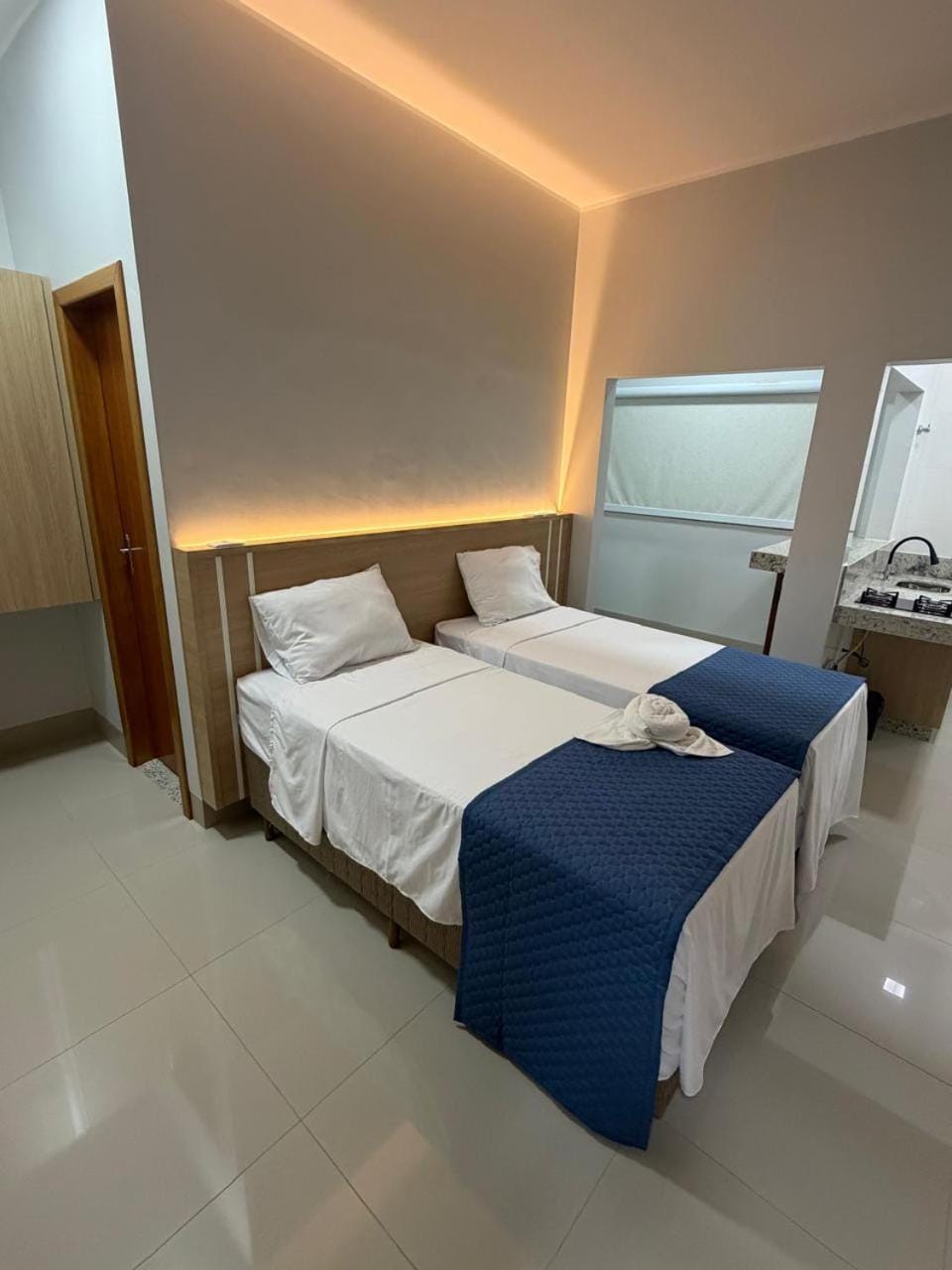 Bed, Kitchen or kitchenette, Photo of the whole room, Bedroom