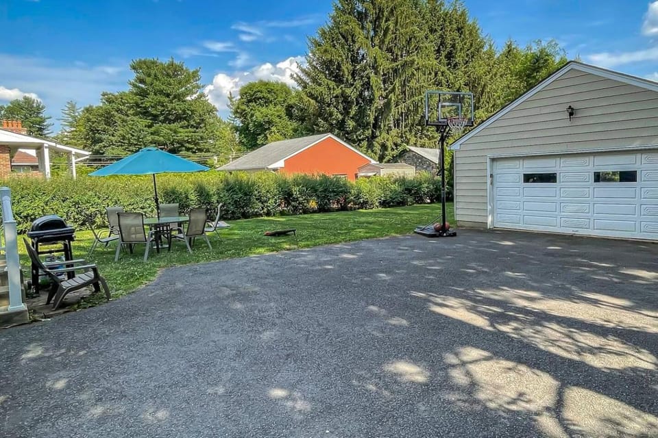 Majestic Princeton Home • Arcade • Big Yard • 4BR House in Princeton