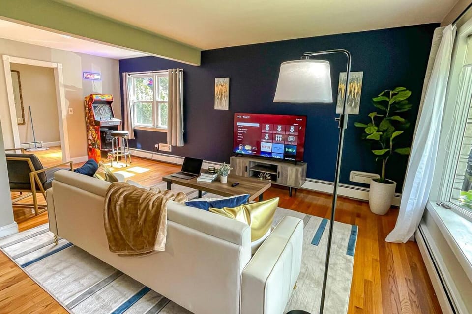 Majestic Princeton Home • Arcade • Big Yard • 4BR House in Princeton