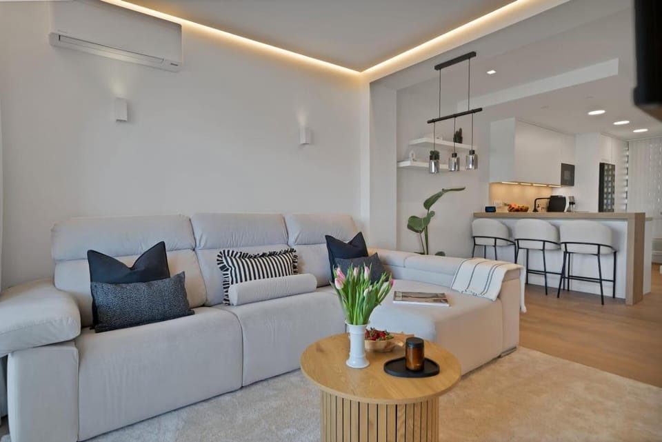 Modern Apt w Pool, Padel & Spacious Balcony Apartment in Sitio de Calahonda