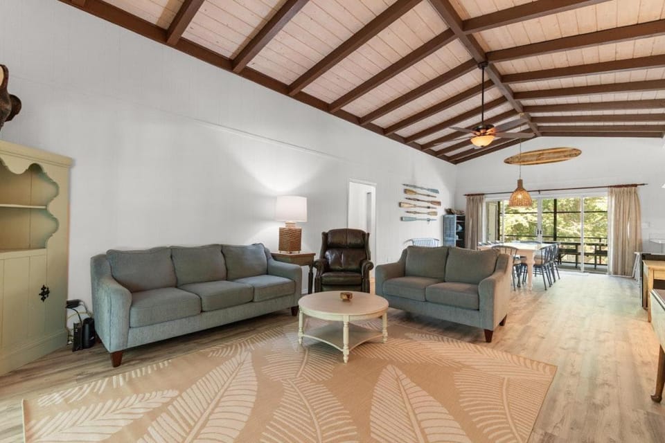 Family Beach Escape 5BR Fenced Yard, Walk to Ocean House in South Carolina