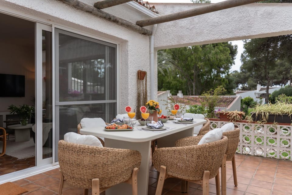 Natural landscape, Garden, Balcony/Terrace, Dining area, Garden view