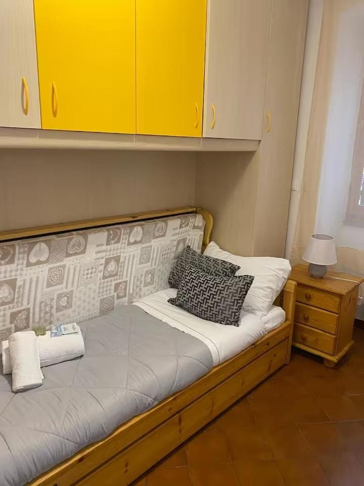 Bed, Bedroom, towels, wardrobe