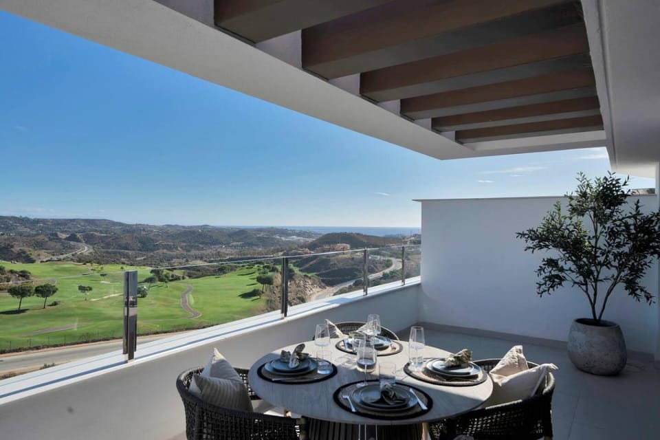 Natural landscape, View (from property/room), Balcony/Terrace, Seating area, Dining area, Mountain view