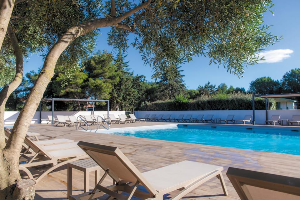Pool view, Swimming pool, sunbed