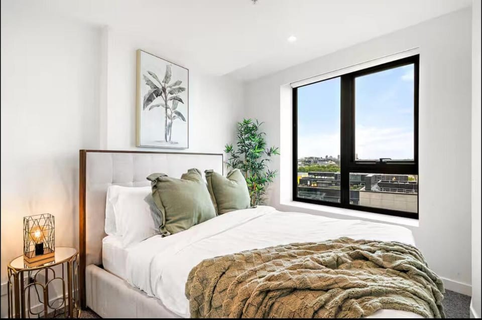 Property Bros - Scenic Views, Pool, Gym Apartment in Southbank
