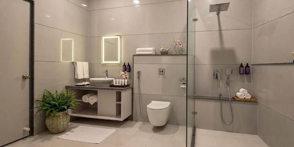 Shower, Toilet, Bathroom, towels