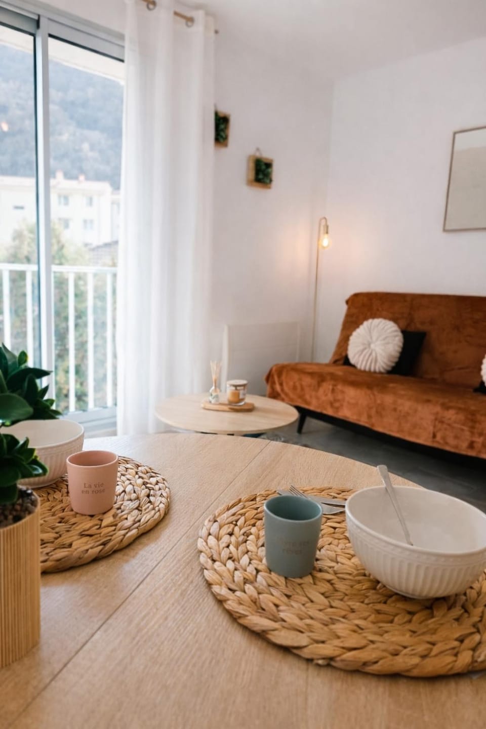 Bed, Living room, Photo of the whole room, Seating area, Bedroom