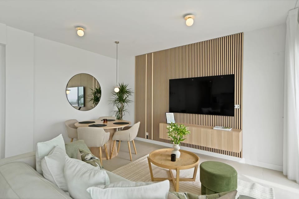 TV and multimedia, Living room, Seating area, Dining area