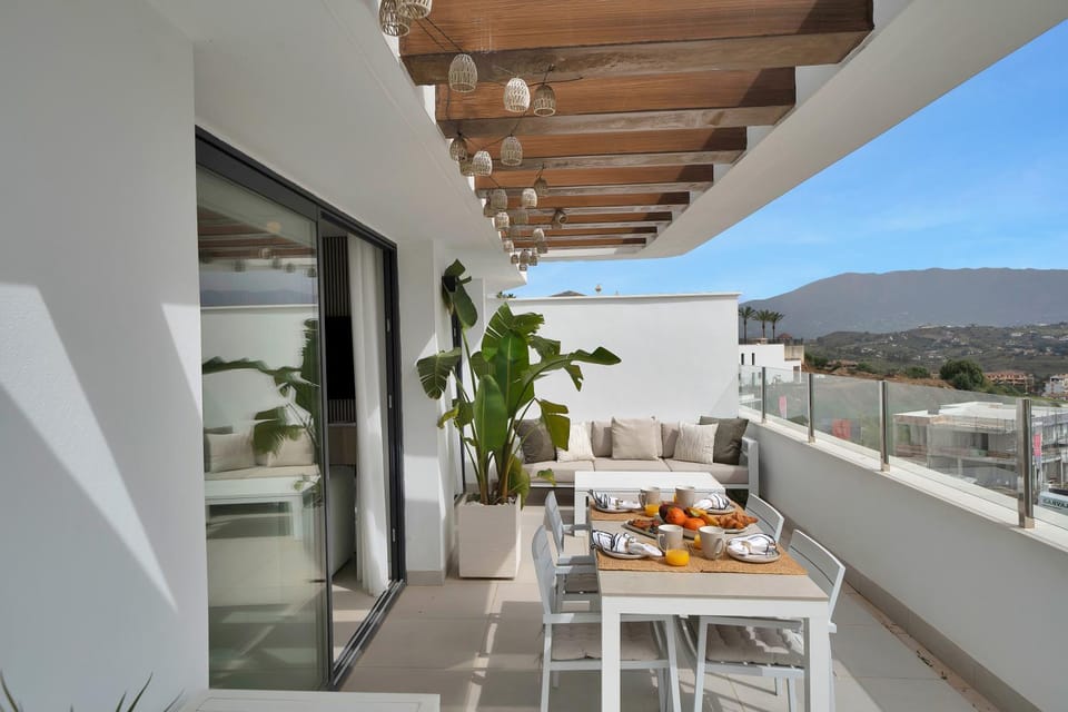 View (from property/room), Balcony/Terrace, Seating area, Dining area, Mountain view