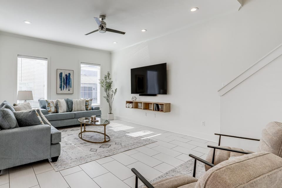 Modern 3BR Retreat - Near Bluebonnet & Hospitals House in Baton Rouge