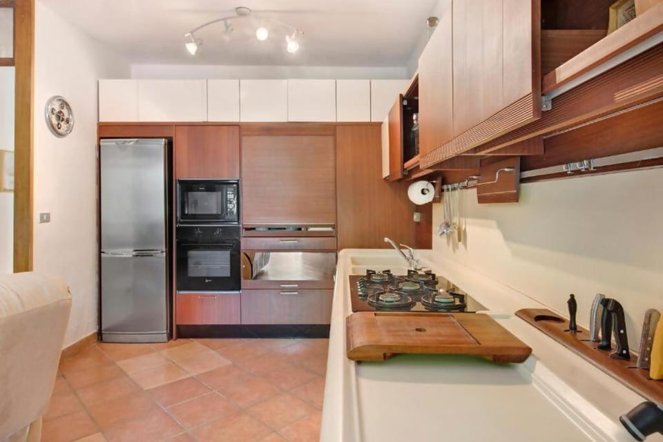 Kitchen or kitchenette, dishwasher, oven, pet friendly, stove, toaster