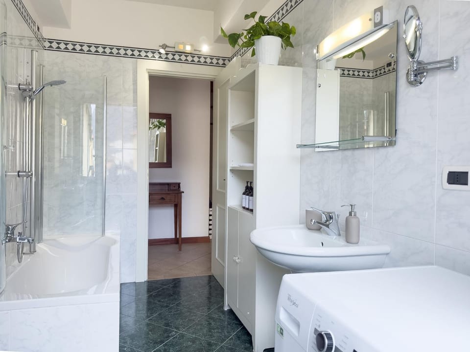 Shower, Toilet, Bathroom, Bath, towels