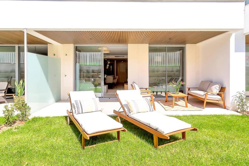 Natural landscape, Garden, Balcony/Terrace, Seating area, Garden view