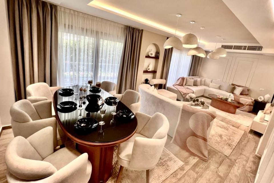 Living room, Dining area