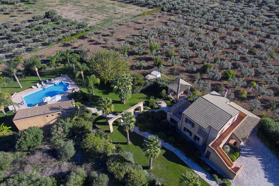 Relaxation Oasis with Pool 4 Bedrooms, 2 Bathrooms Villa in Sicily