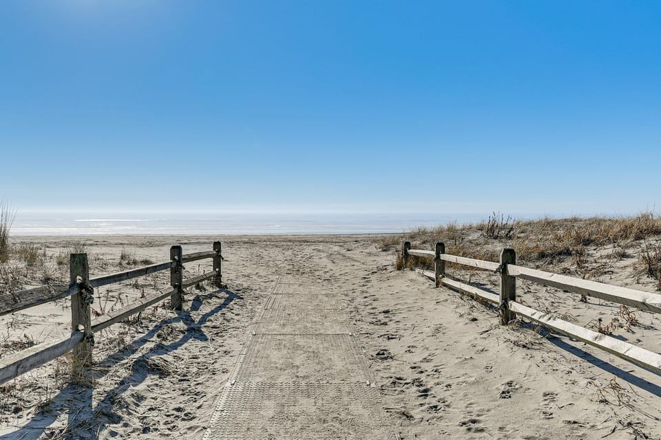 2 Blocks to Beach & Boardwalk: Ocean City Condo House in Ocean City