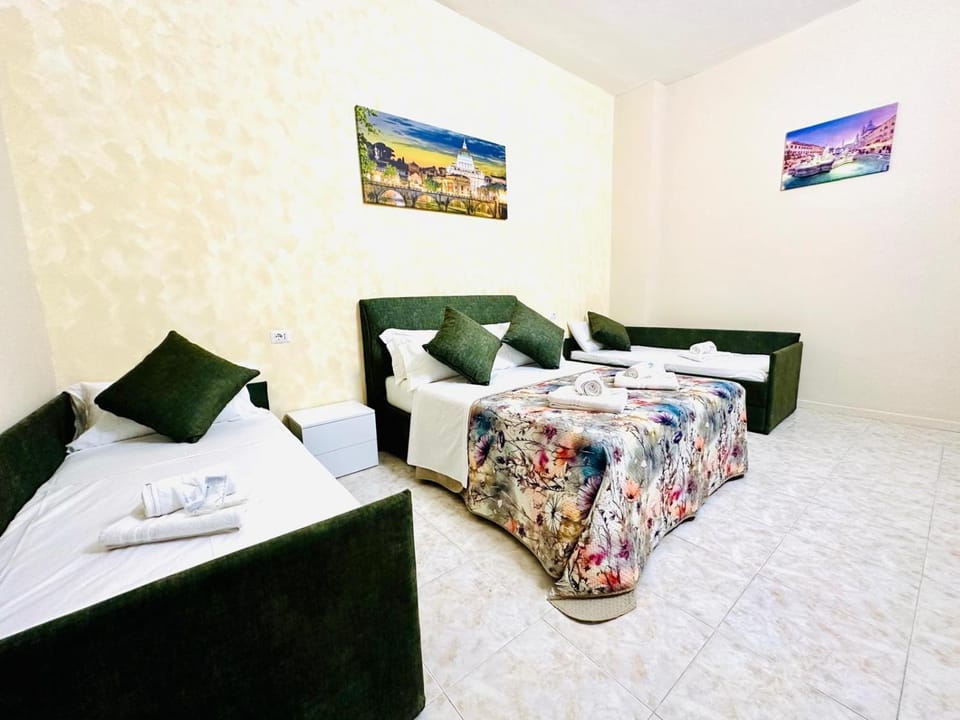 Crown Palace Inn Guest House Bed and Breakfast in Rome