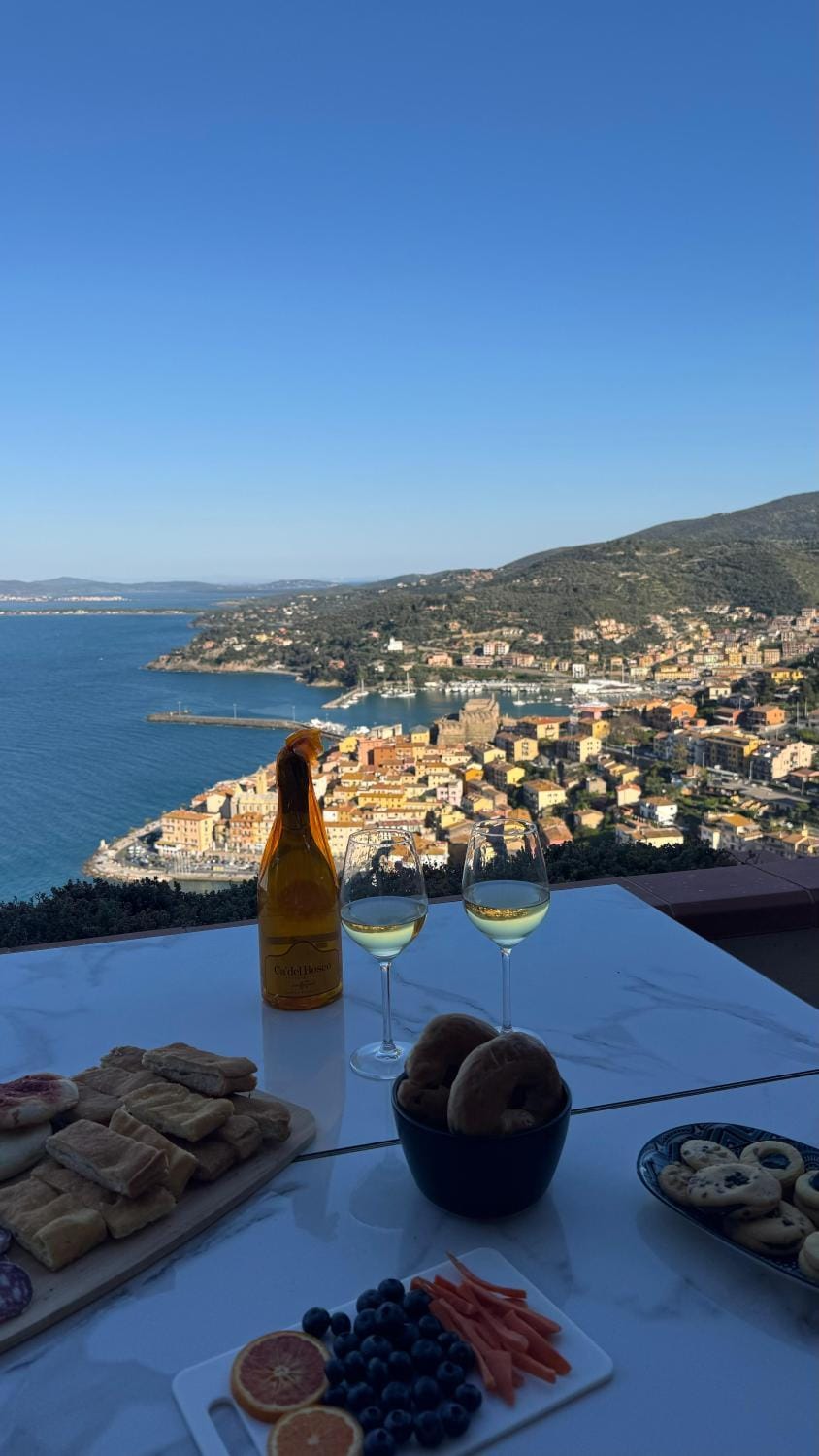 Aurora house -vista mare mozzafiato con parcheggio privato Apartment in Porto Santo Stefano