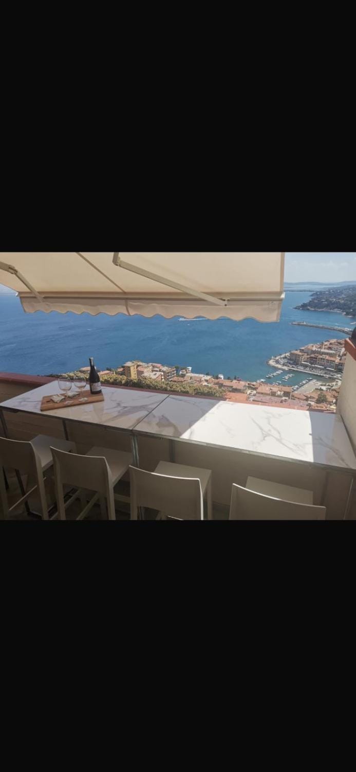 Aurora house -vista mare mozzafiato con parcheggio Apartment in Porto Santo Stefano