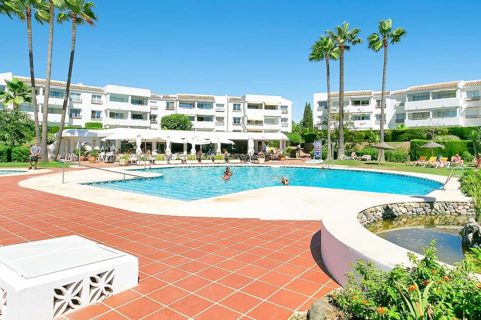 Property building, Pool view, Swimming pool, towels