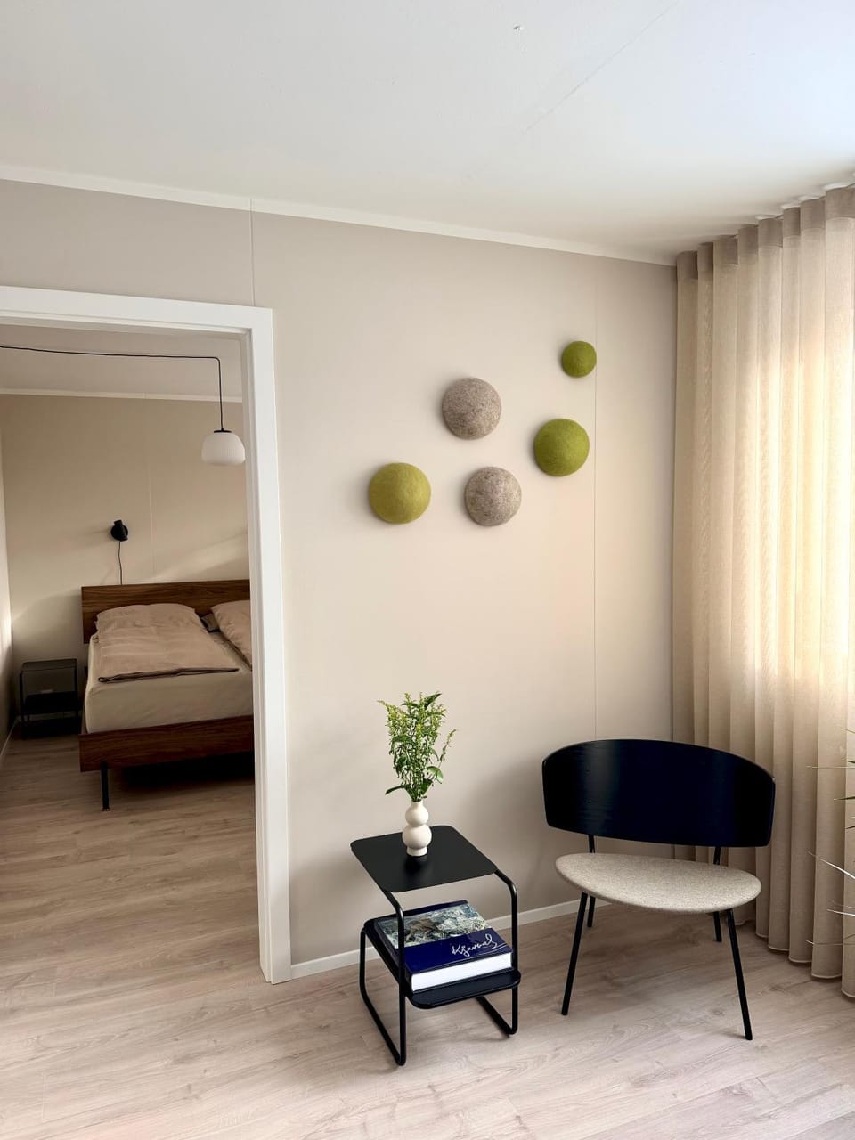 Bed, Living room