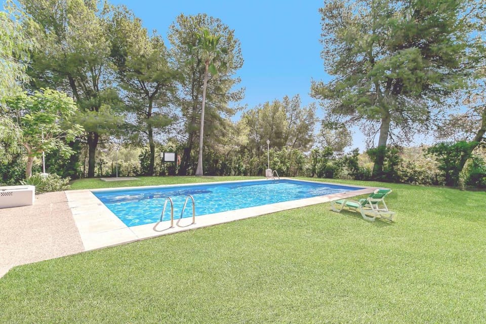 Calahonda Townhouse Pool, Glass Dining & Lawn Apartment in Sitio de Calahonda