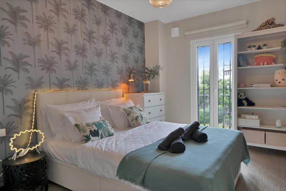 Calahonda Townhouse Pool, Glass Dining & Lawn Apartment in Sitio de Calahonda