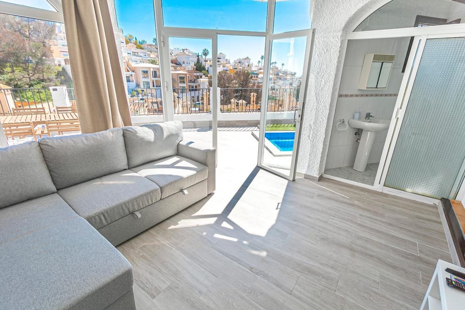 CASA ZOE BURRIANA Apartment in Nerja