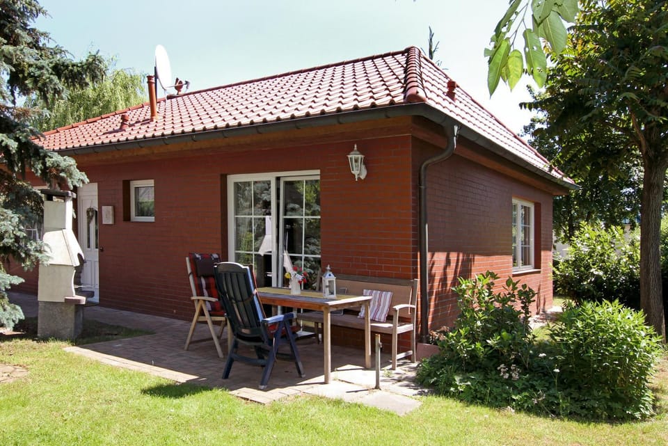 Property building, Garden, Balcony/Terrace