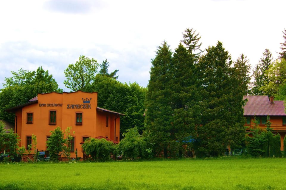 Property building, Spring, Day, Natural landscape, Garden, Garden view