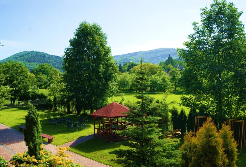 Nearby landmark, Spring, Day, Natural landscape, Garden, Garden, Garden view, Mountain view