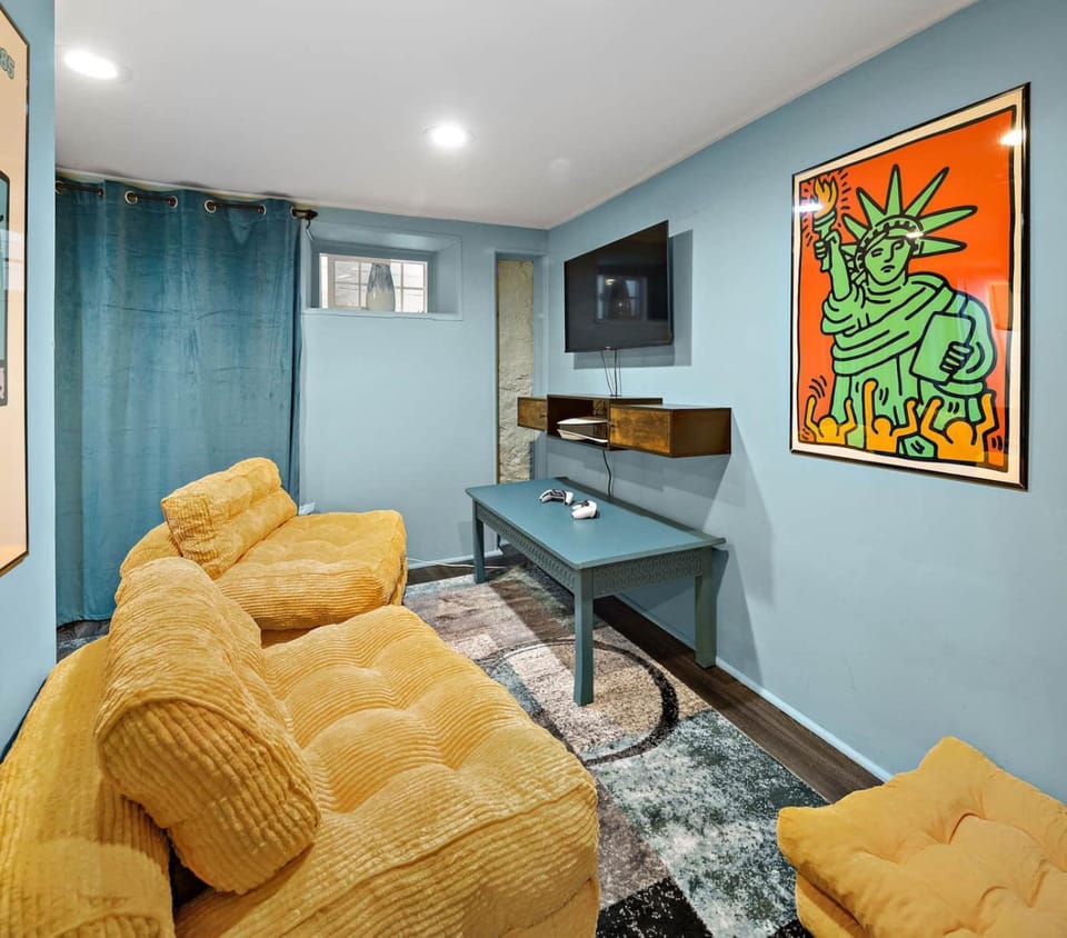 Urban Oasis • 3BR Duplex w/ Patio• Easy NYC Access Apartment in Jersey City
