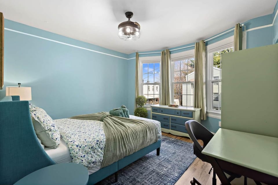 Urban Oasis • 3BR Duplex w/ Patio• Easy NYC Access Apartment in Jersey City