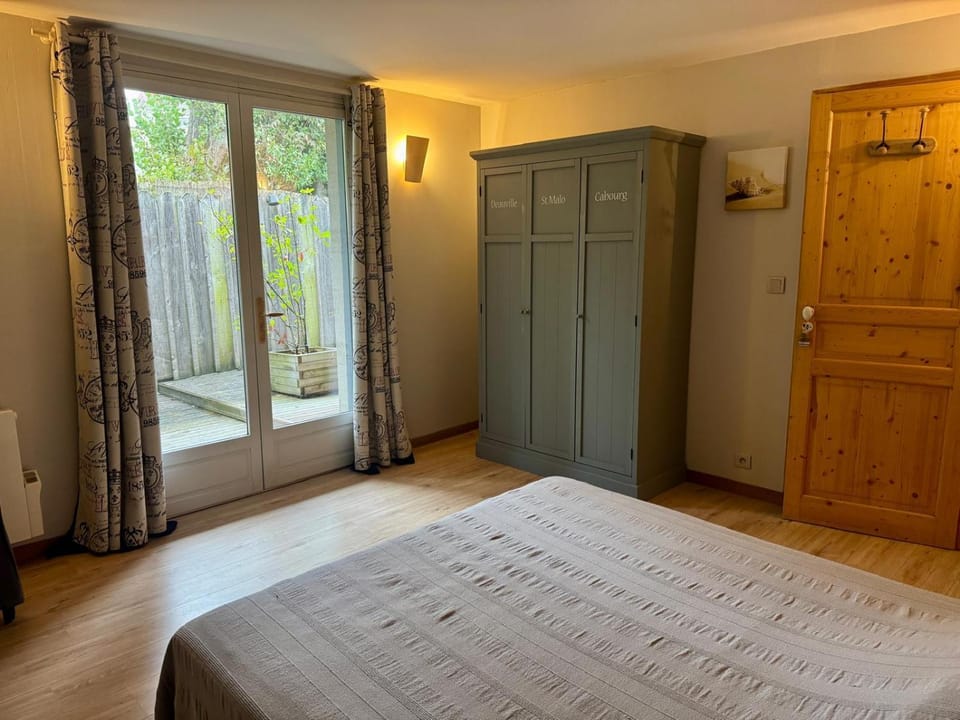 View (from property/room), Bedroom, Garden view