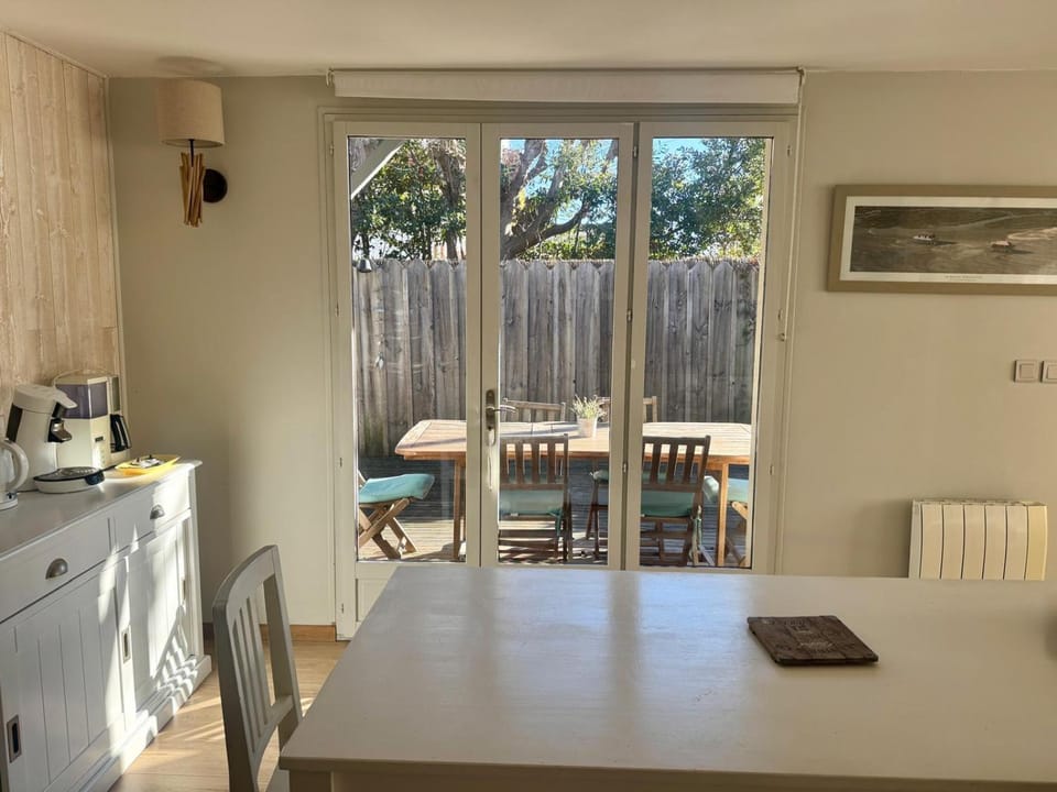 Coffee/tea facilities, Dining area, Garden view, Meals, kitchen