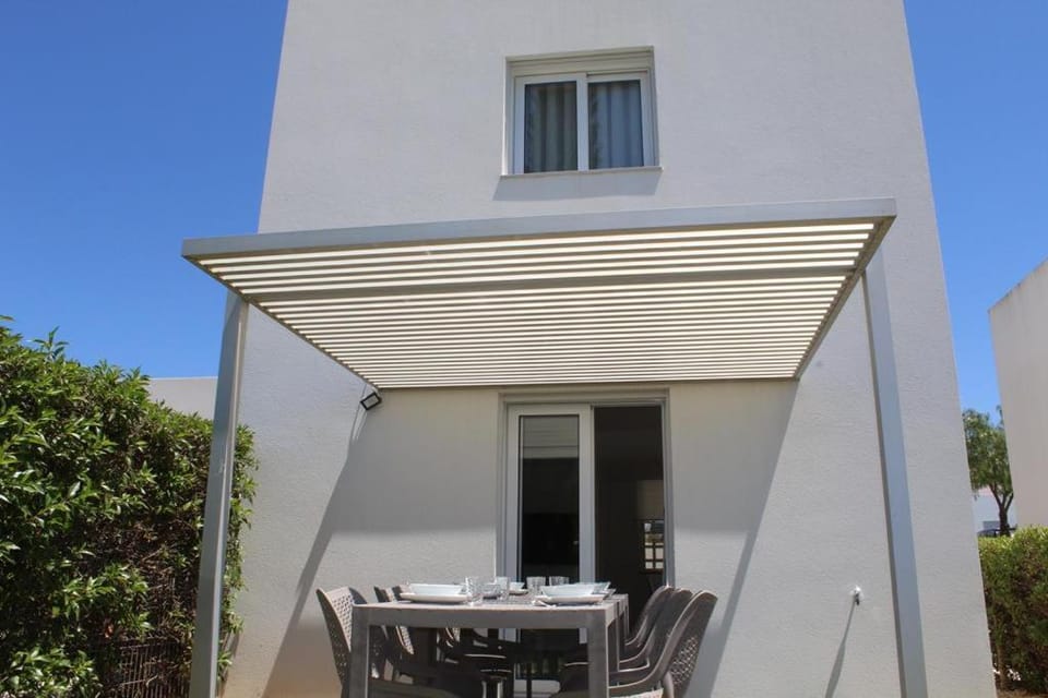 Quinta dos Crastos Pool House Bed and Breakfast in Porches