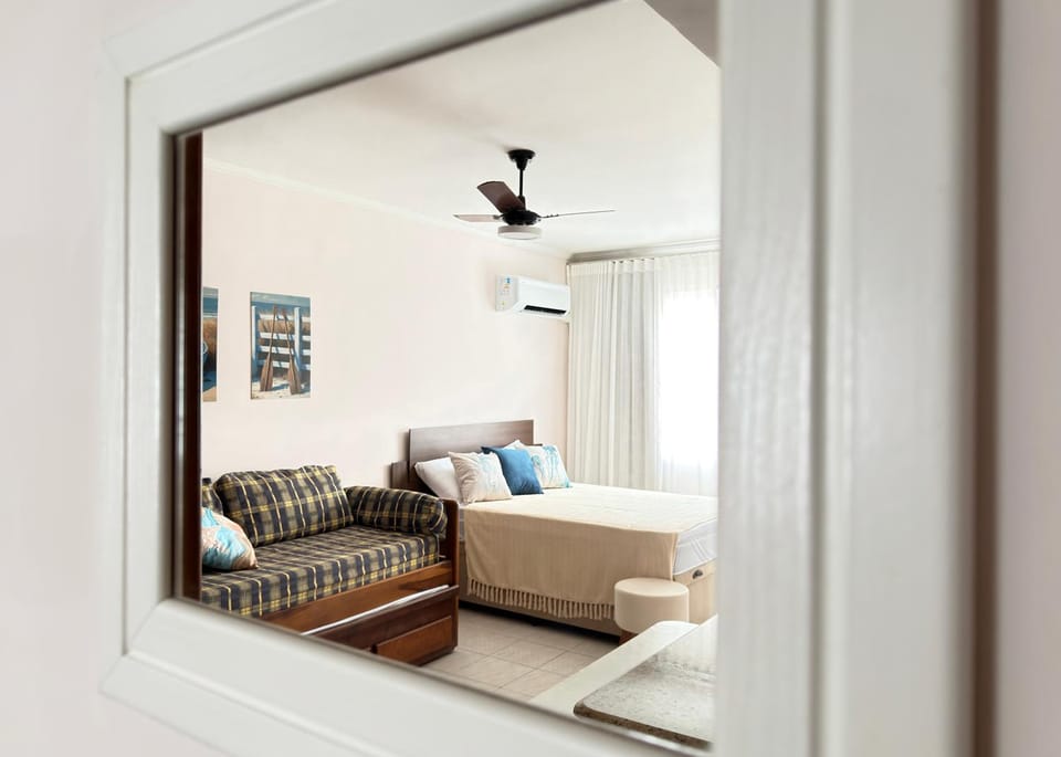 Bed, Photo of the whole room, fireplace