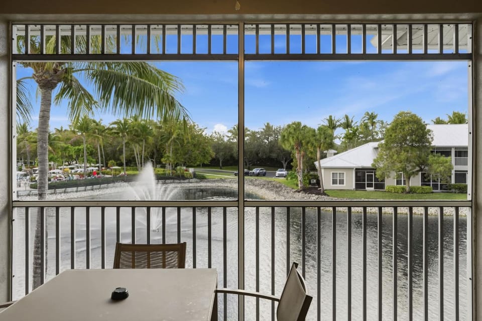 #1022 - Lake and Landscape View -Sleeps 4 House in Lely Resort