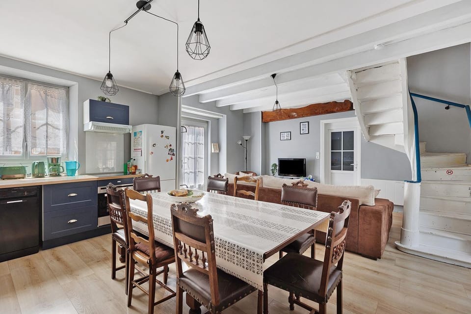 Property building, Kitchen or kitchenette, Living room