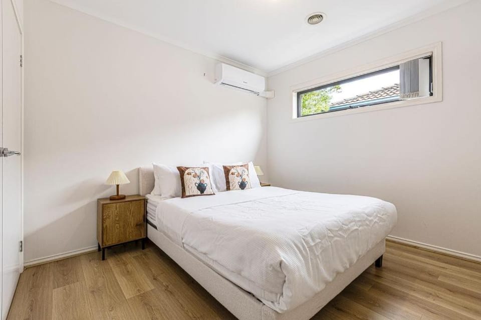 Photo of the whole room, air conditioner
