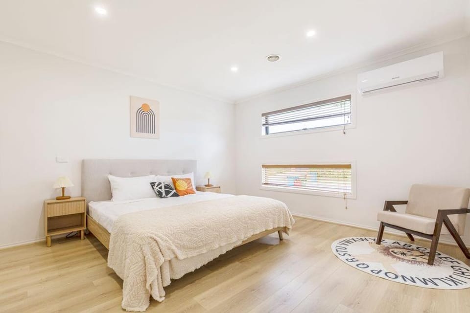 Berwick Spacious And Adorable 3BR House with Street Parking House in Berwick
