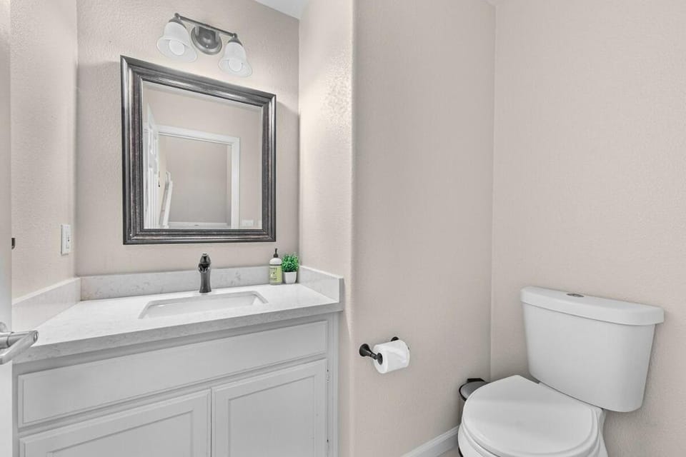 4726 Stylish 3BR Retreat wGarage EV Charger Villa in Santa Clara