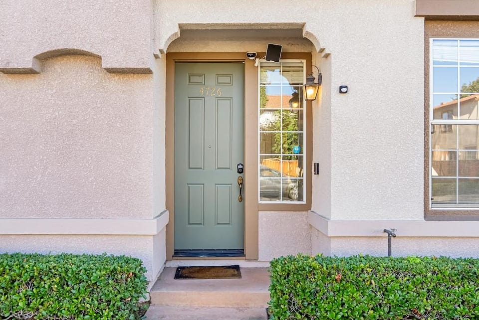 4726 Stylish 3BR Retreat wGarage EV Charger Villa in Santa Clara