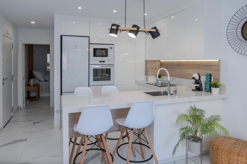 Dining area, kitchen