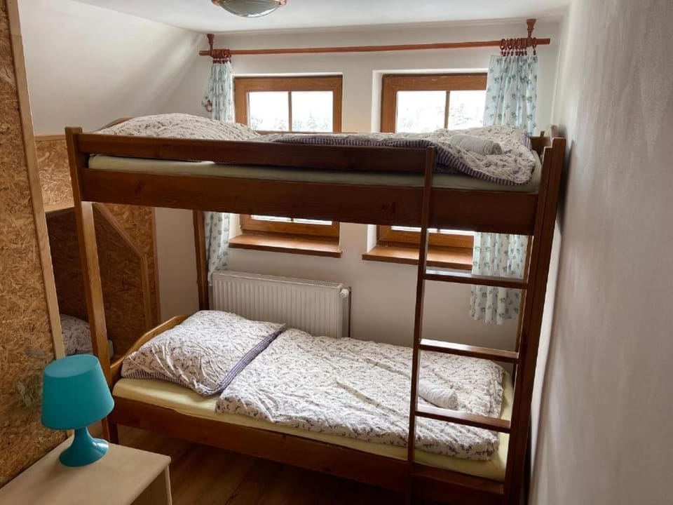 Bed, Photo of the whole room, bunk bed