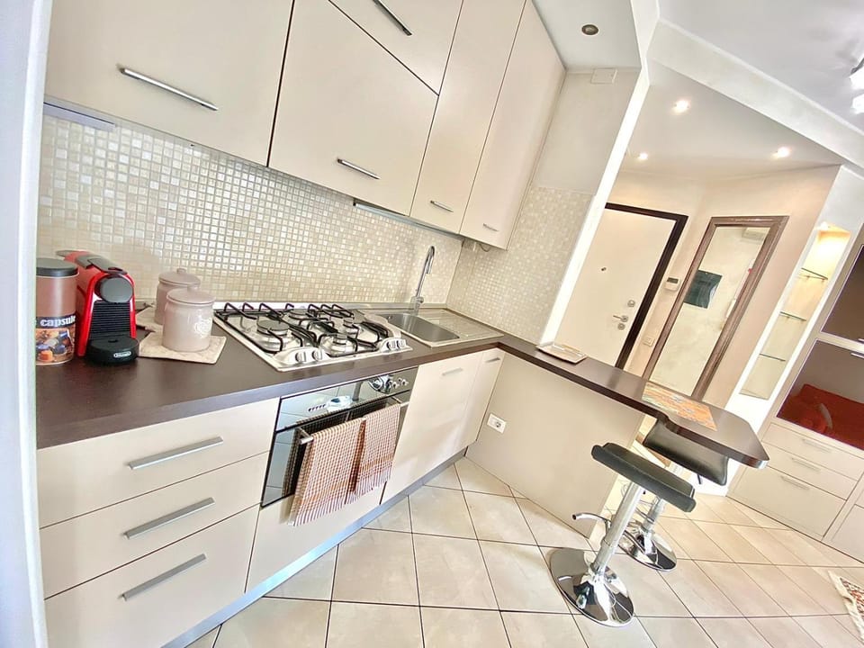 Nel cuore di viale Certosa, tra Centro Città e Rho Fiera Milano, con parcheggio interno privato Apartment in Milan