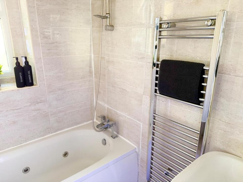 Shower, Bathroom, Bath, towels