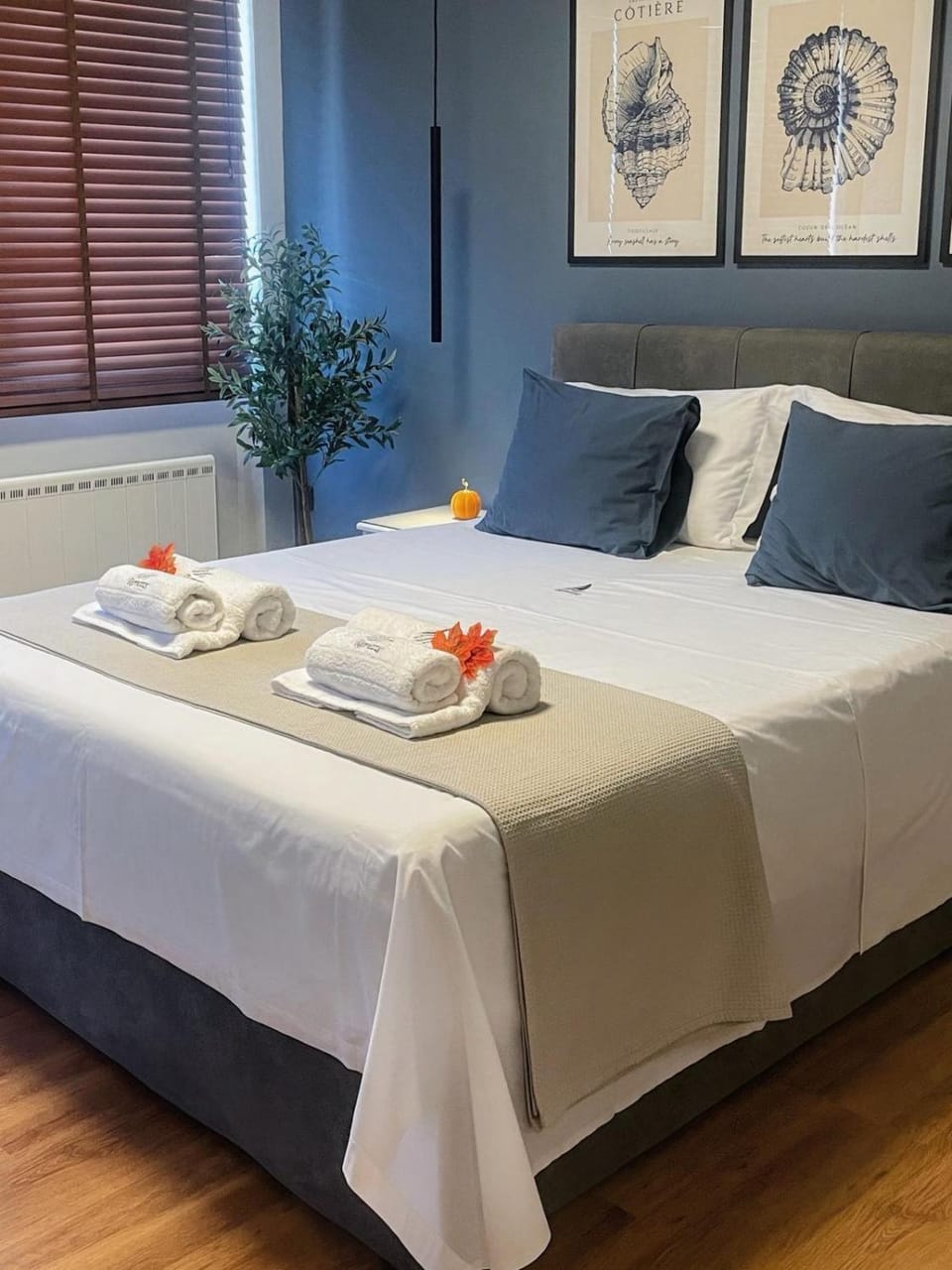 Bedroom, Autumn