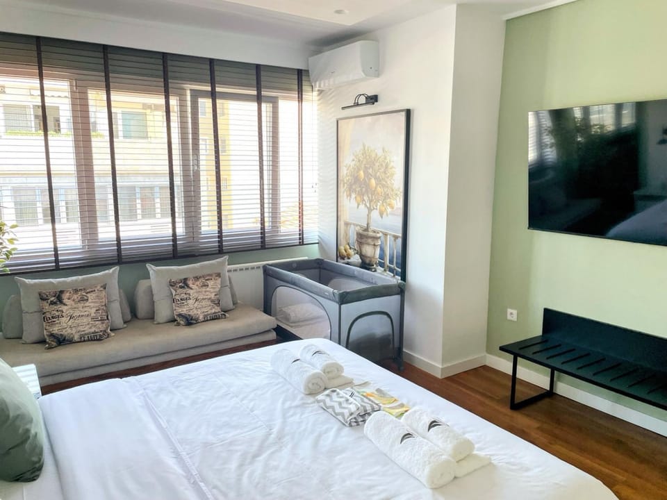 Bedroom, cot